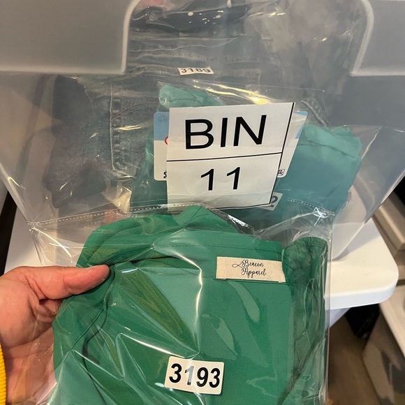 Vibrant Green Sleeveless Button-Down Shirt - Picture 4 of 8